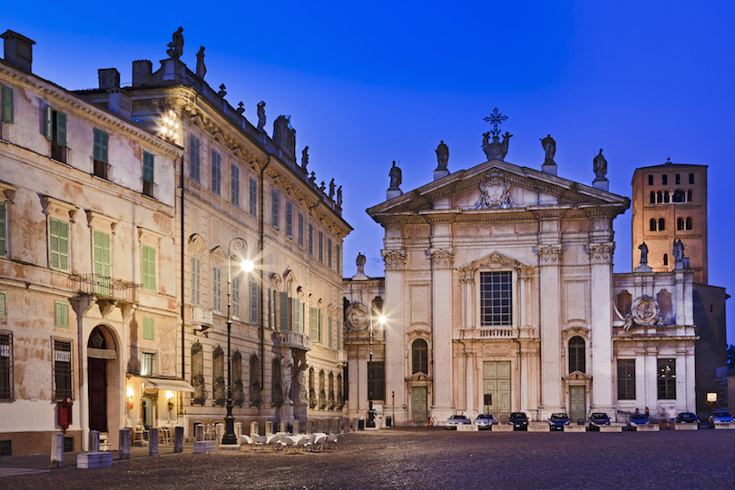 Mantua Square Church Set